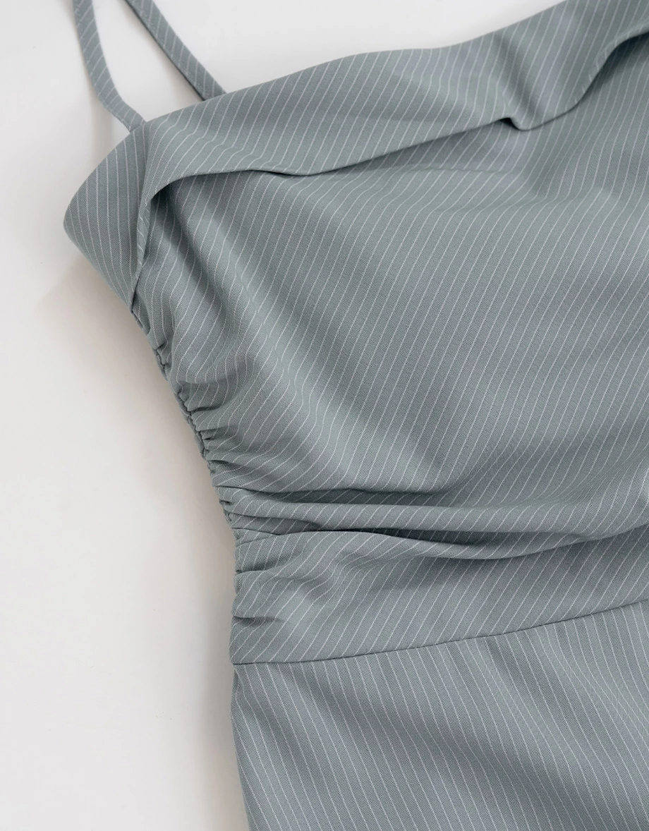 細肩帶反摺平口抓皺設計條紋傘擺長洋裝(附胸墊)