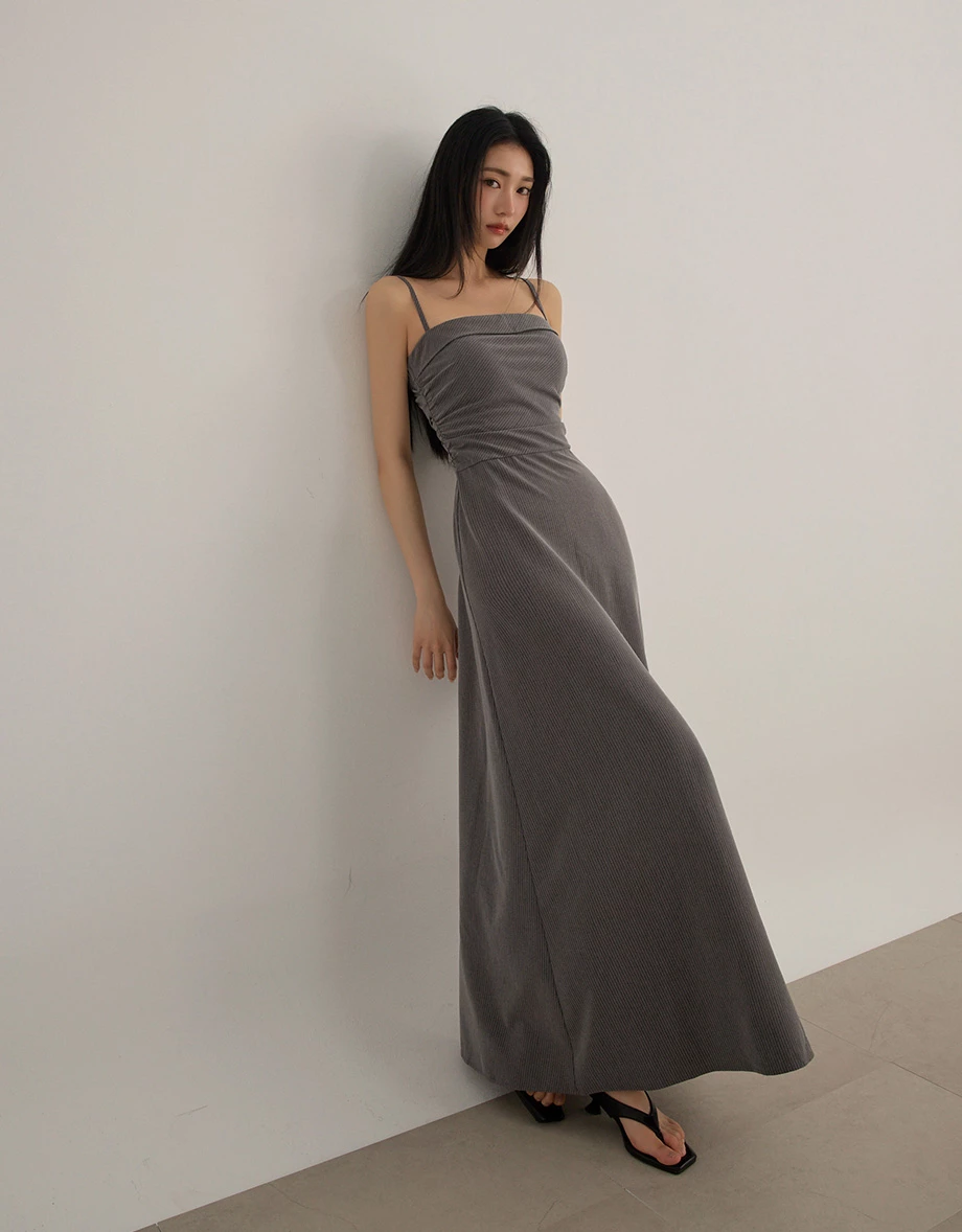 細肩帶反摺平口抓皺設計條紋傘擺長洋裝(附胸墊)