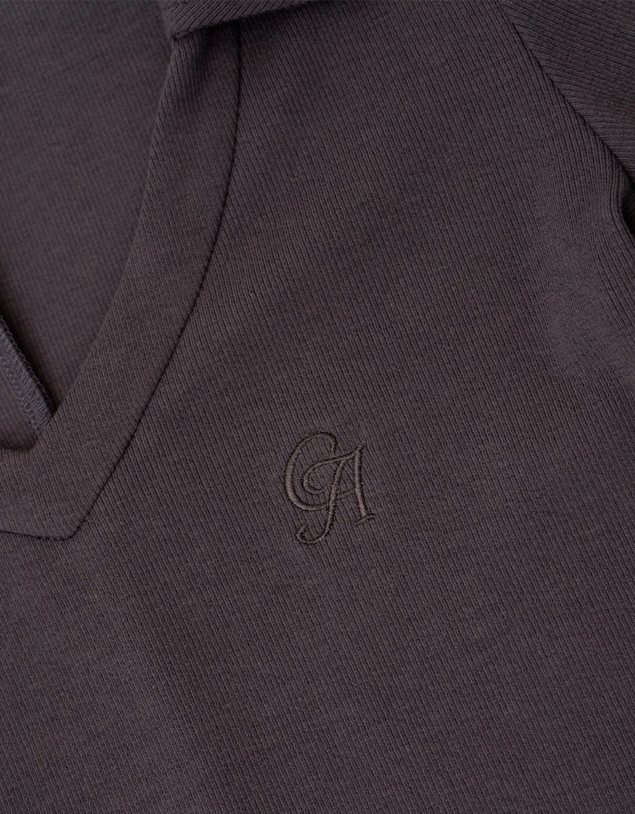 V型翻領LOGO刺繡短袖合身短洋裝