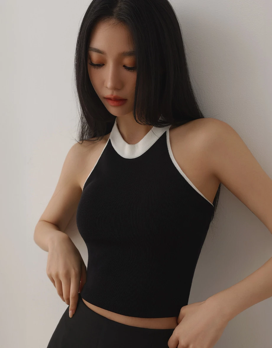 撞色滾邊圓領削肩短版針織背心(附胸墊) 撞色滾邊圓領削肩短版針織背心(附胸墊)