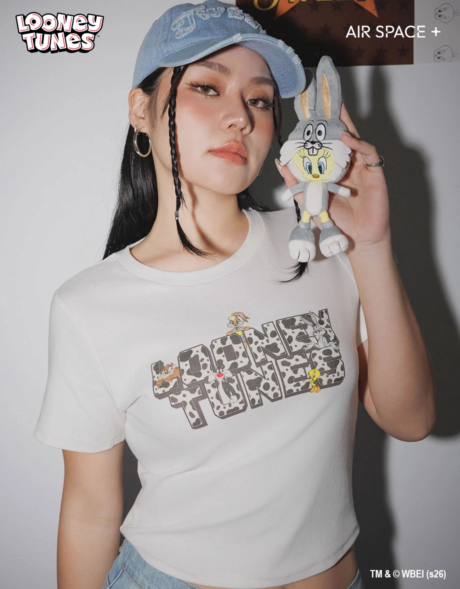 【樂一通】 乳牛斑紋字母印花圓領短袖短版合身TEE