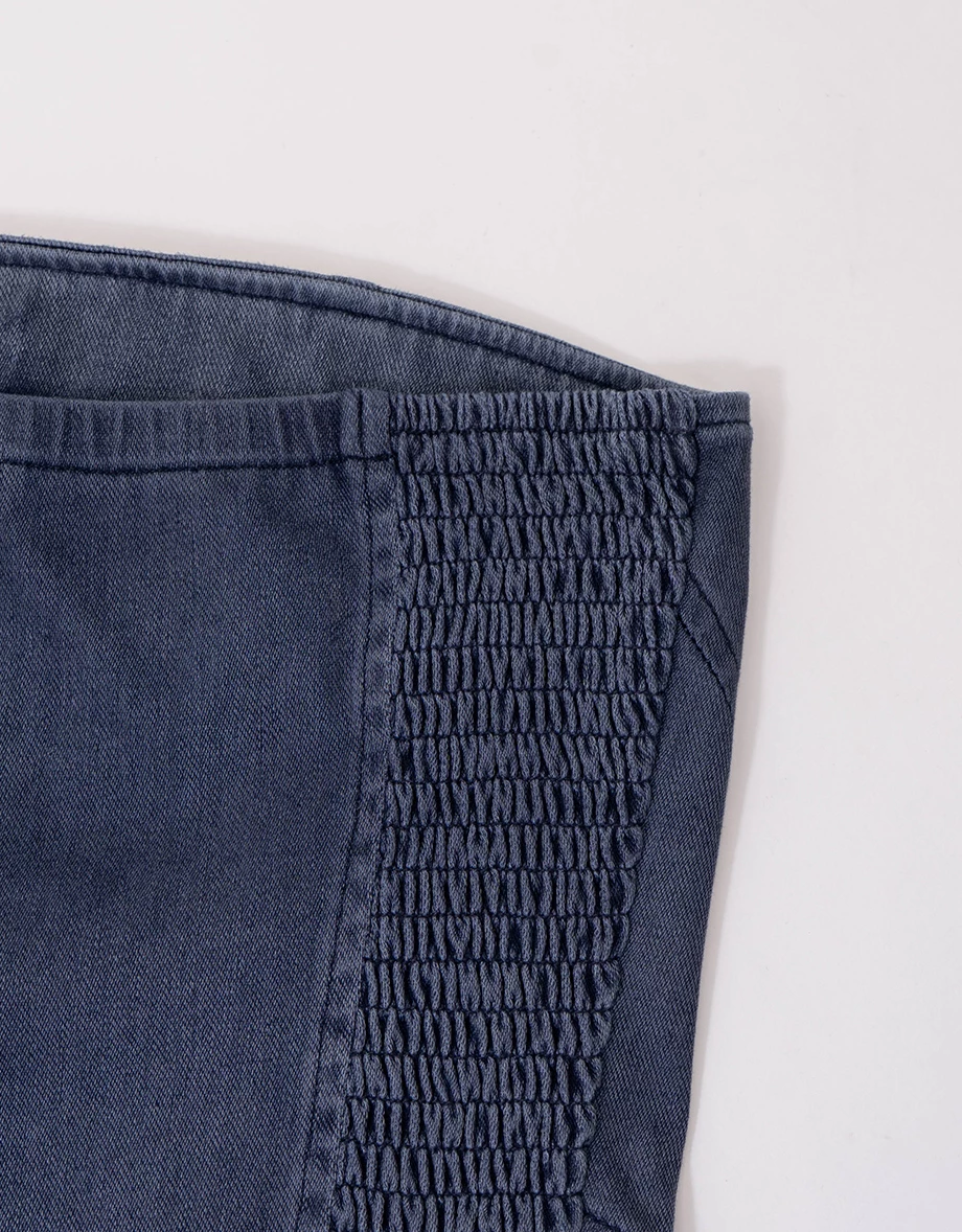 【樂一通】 刺繡小圖牛仔平口上衣(附胸墊) 【樂一通】 刺繡小圖牛仔平口上衣(附胸墊)