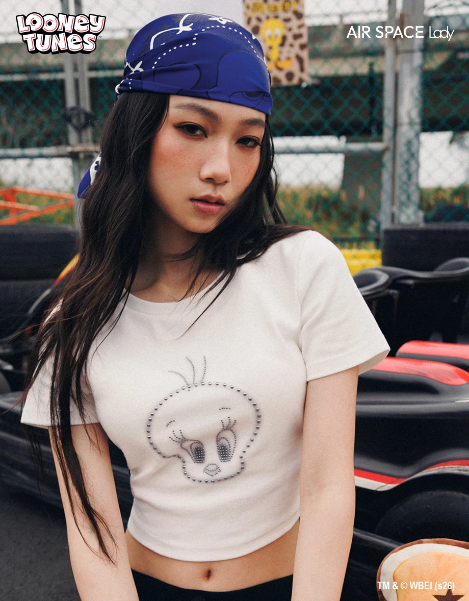 【樂一通】 崔弟款印花鉚釘裝飾圓領側抽皺短袖短版 TEE