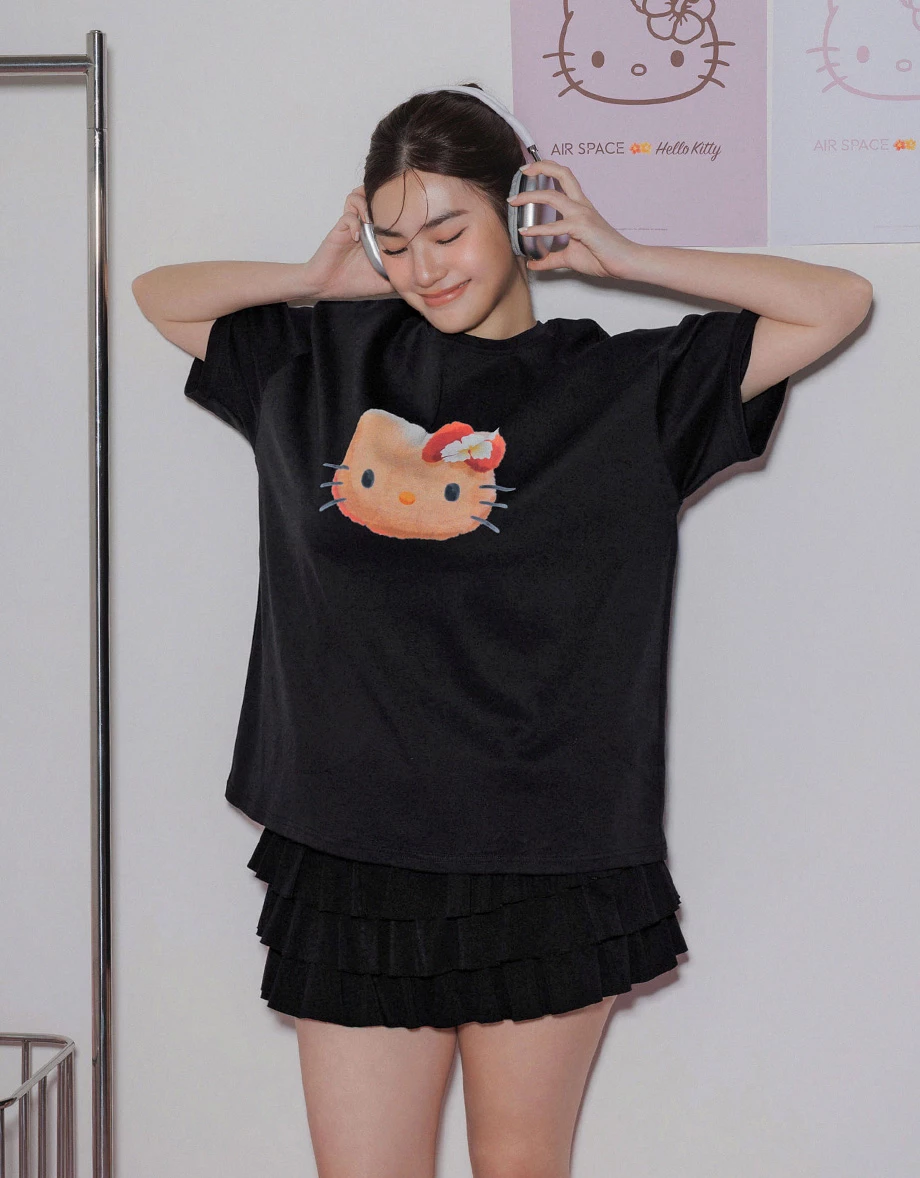 【三麗鷗聯名】烤焦版KITTY扶桑花印花短袖寬版TEE