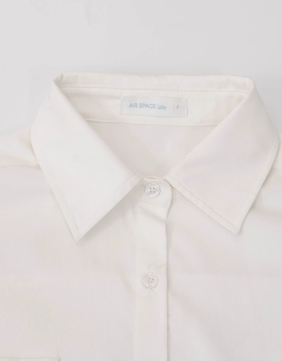 【樂一通】 崔弟款美背植絨圖案布章繡長袖長版斜紋襯衫 【樂一通】 崔弟款美背植絨圖案布章繡長袖長版斜紋襯衫