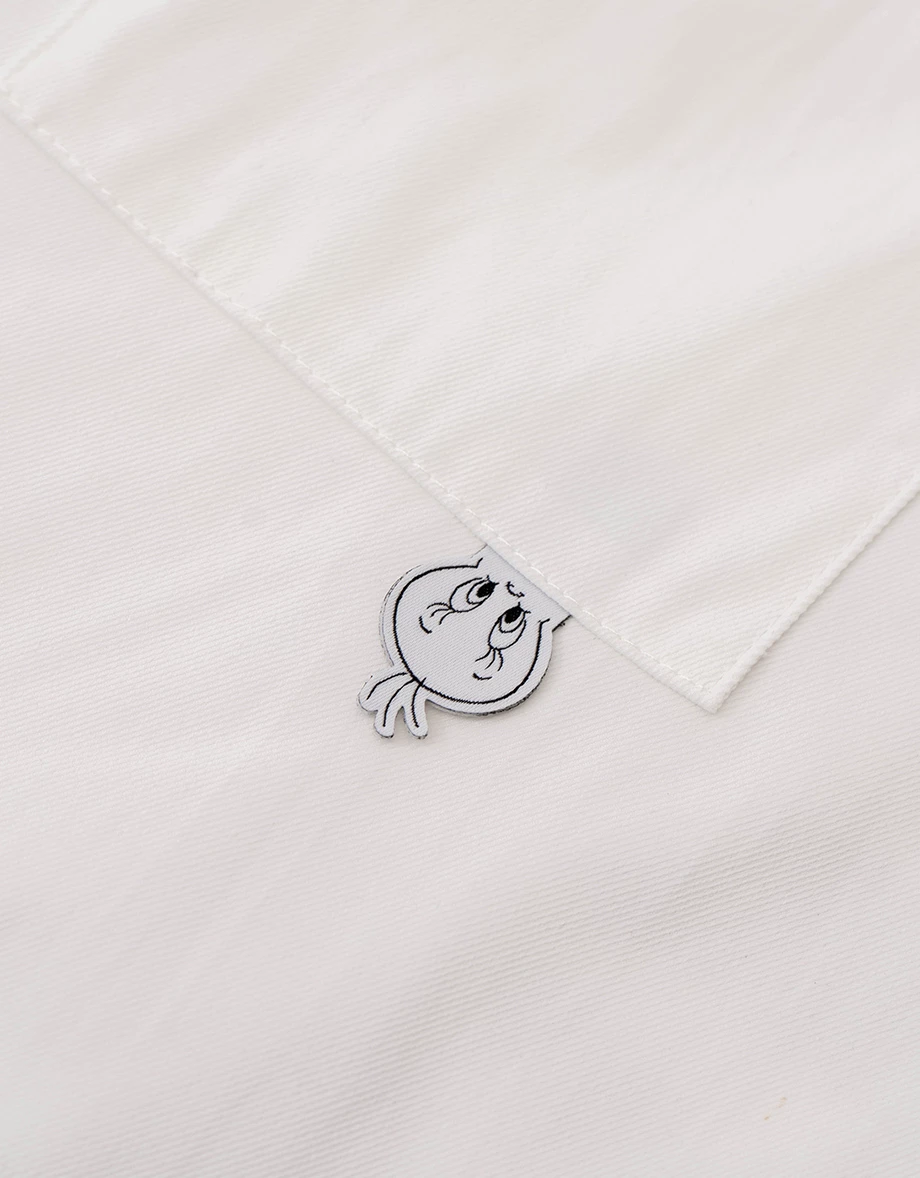 【樂一通】 崔弟款美背植絨圖案布章繡長袖長版斜紋襯衫 【樂一通】 崔弟款美背植絨圖案布章繡長袖長版斜紋襯衫