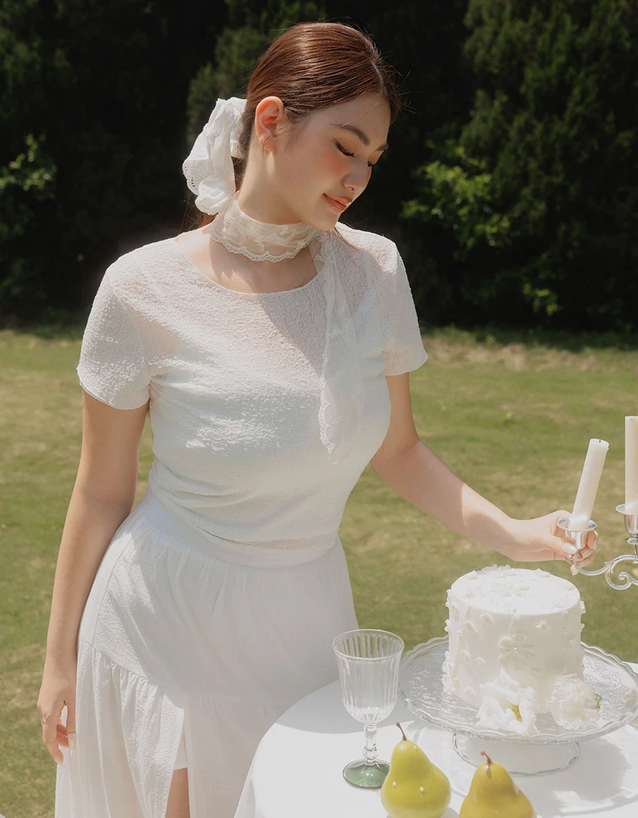 圓領雙層短袖花朵蕾絲透膚短版上衣