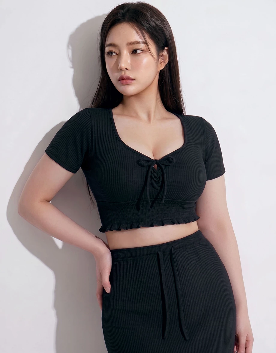 U領綁帶荷葉邊縮褶拼接羅紋短袖短版上衣