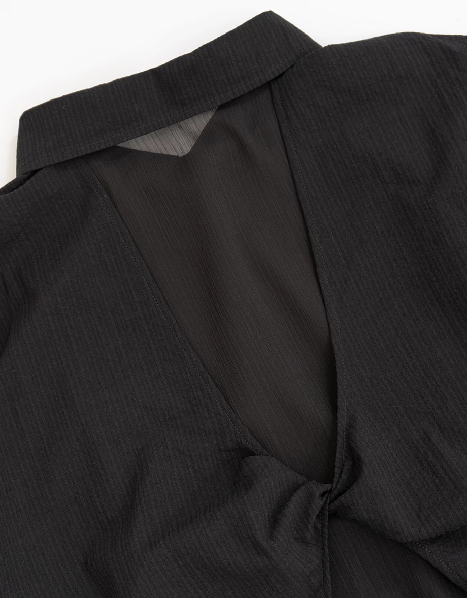 鈕扣抓褶後扭結透膚雪紡拼接線條紋理長袖襯衫