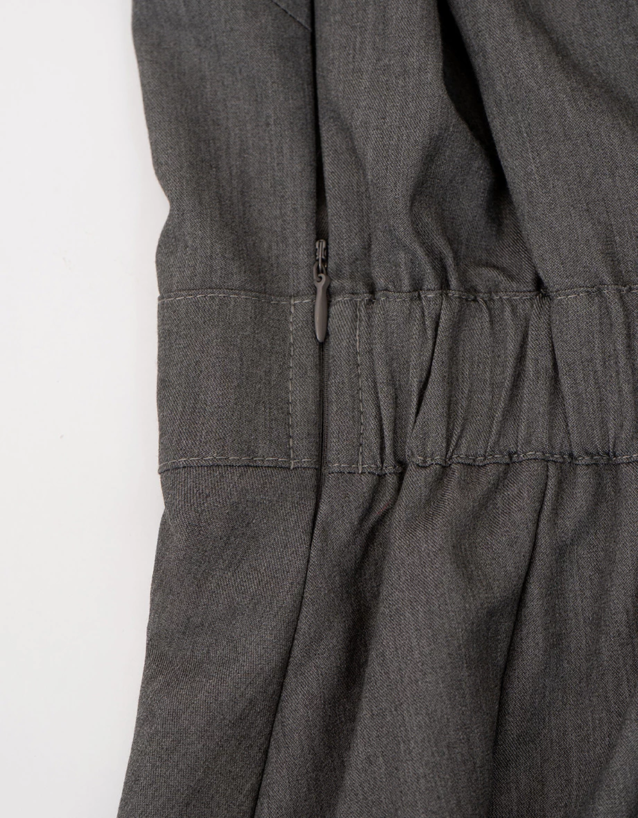 愛心LOGO刺繡翻領排扣半開襟短袖百褶短洋裝(附腰帶)