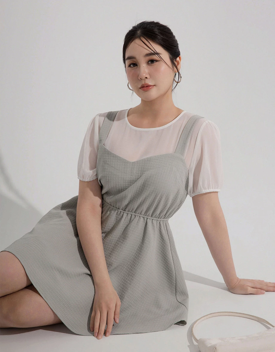 假兩件圓領澎袖寬肩帶傘擺短洋裝