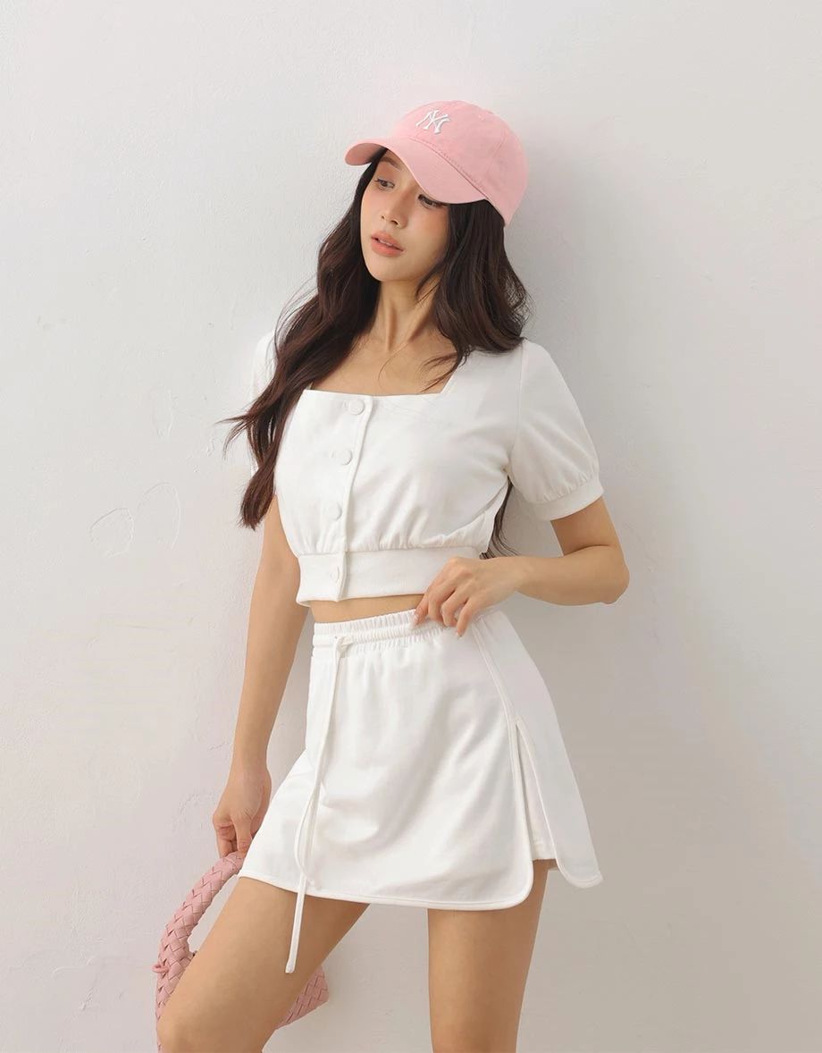 方領排扣開襟澎袖抓皺收腰短版上衣