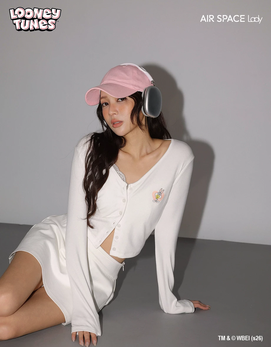 【樂一通】 印花字母V領長袖排扣開襟衫