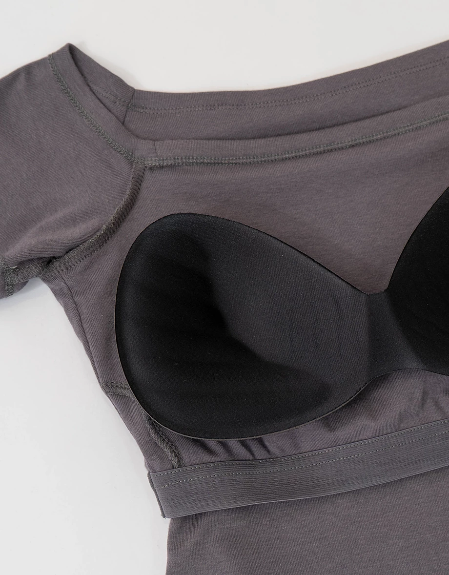 【樂一通】 一字領拉格蘭短袖斑駁印花短版TEE(附胸墊)