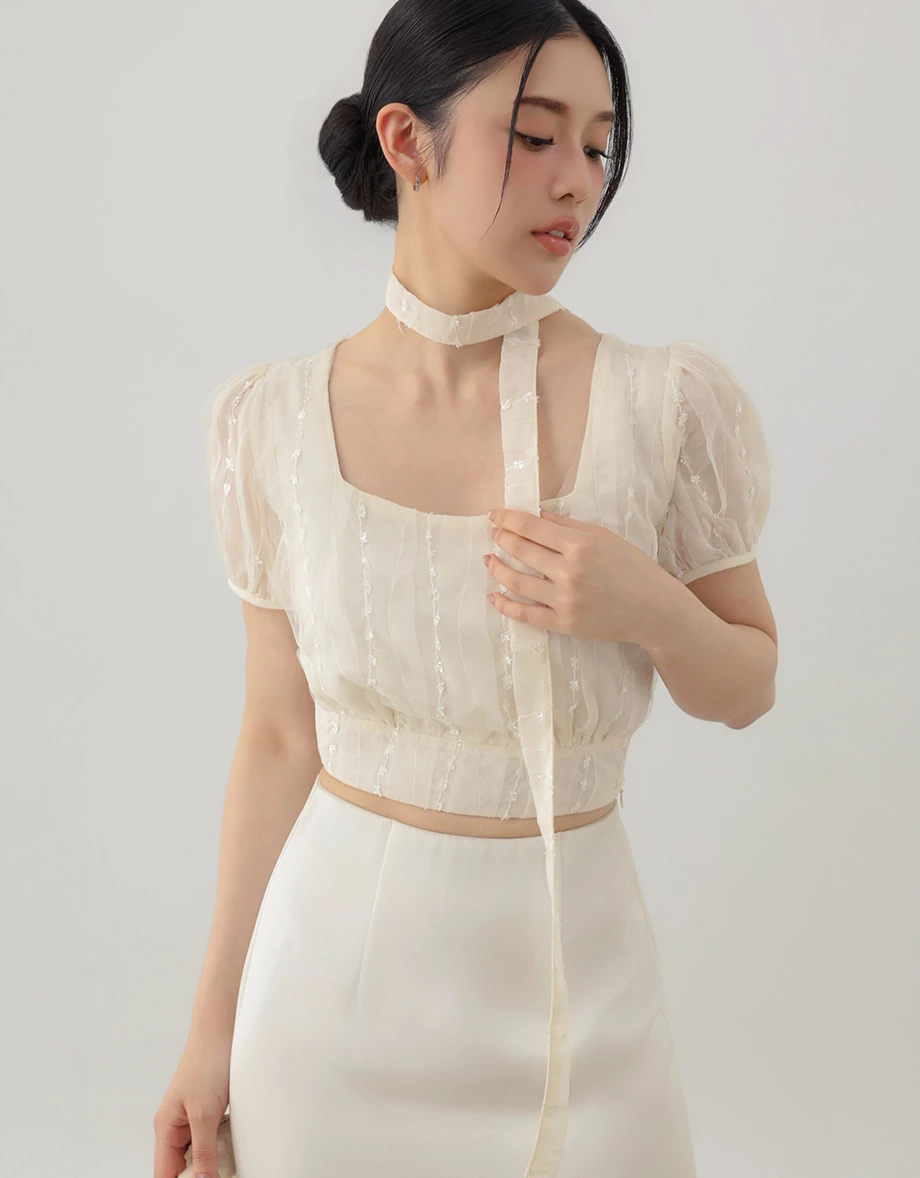 方領澎袖刺繡網紗雪紡短版上衣(附圍巾)