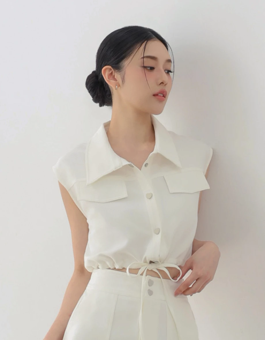 翻領愛心壓扣下擺抽繩雙口袋背心 翻領愛心壓扣下擺抽繩雙口袋背心