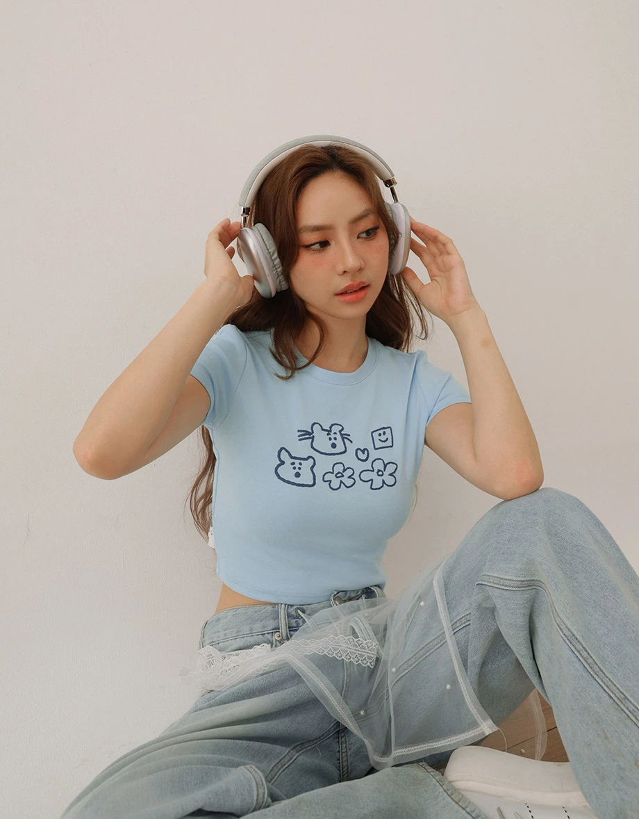【DINOTAENG】Puff Print Cropped T-Shirt 【DINOTAENG】Puff Print Cropped T-Shirt