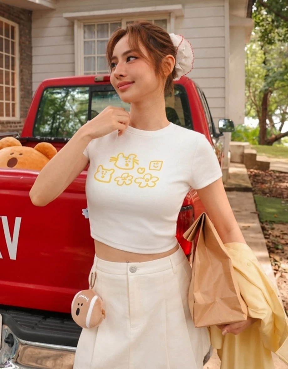 【DINOTAENG】發泡印花圓領短袖短版TEE