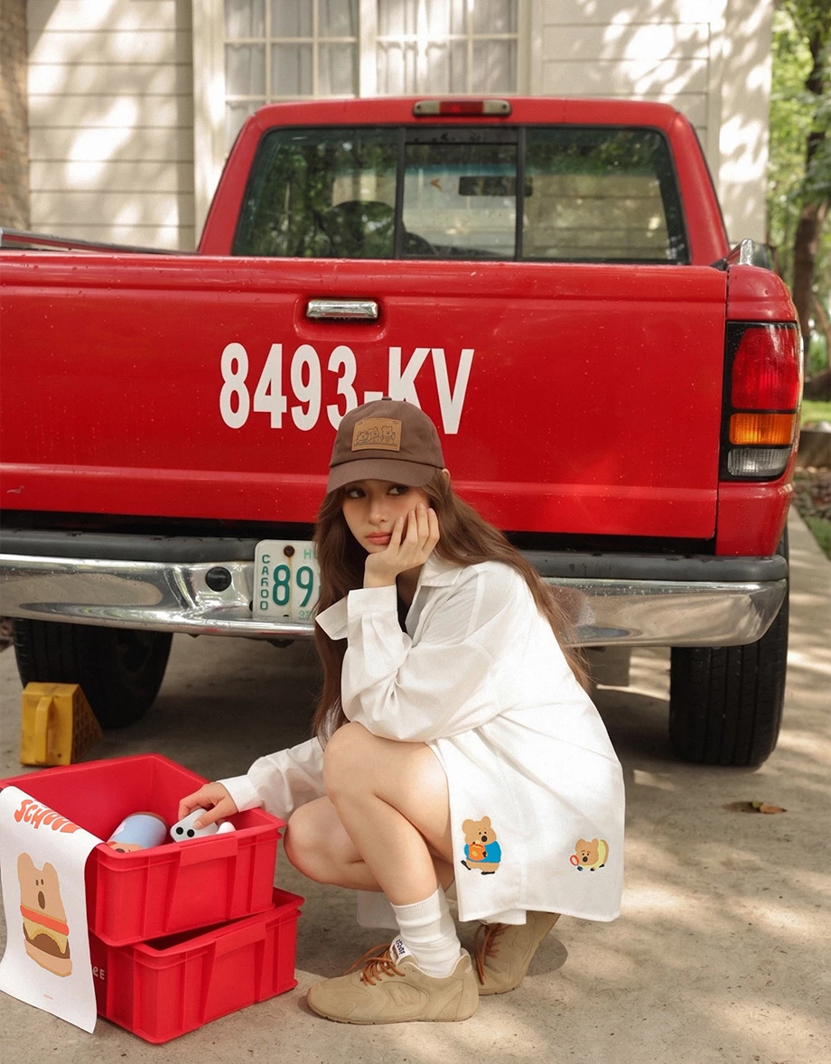 【DINOTAENG】Graphic Woven Label Long Sleeve Oversized Shirt