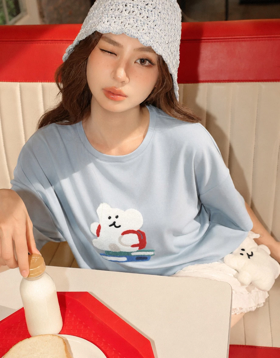 【DINOTAENG】Fluffy Embroidery Graphic Oversized T-Shirt 【DINOTAENG】Fluffy Embroidery Graphic Oversized T-Shirt