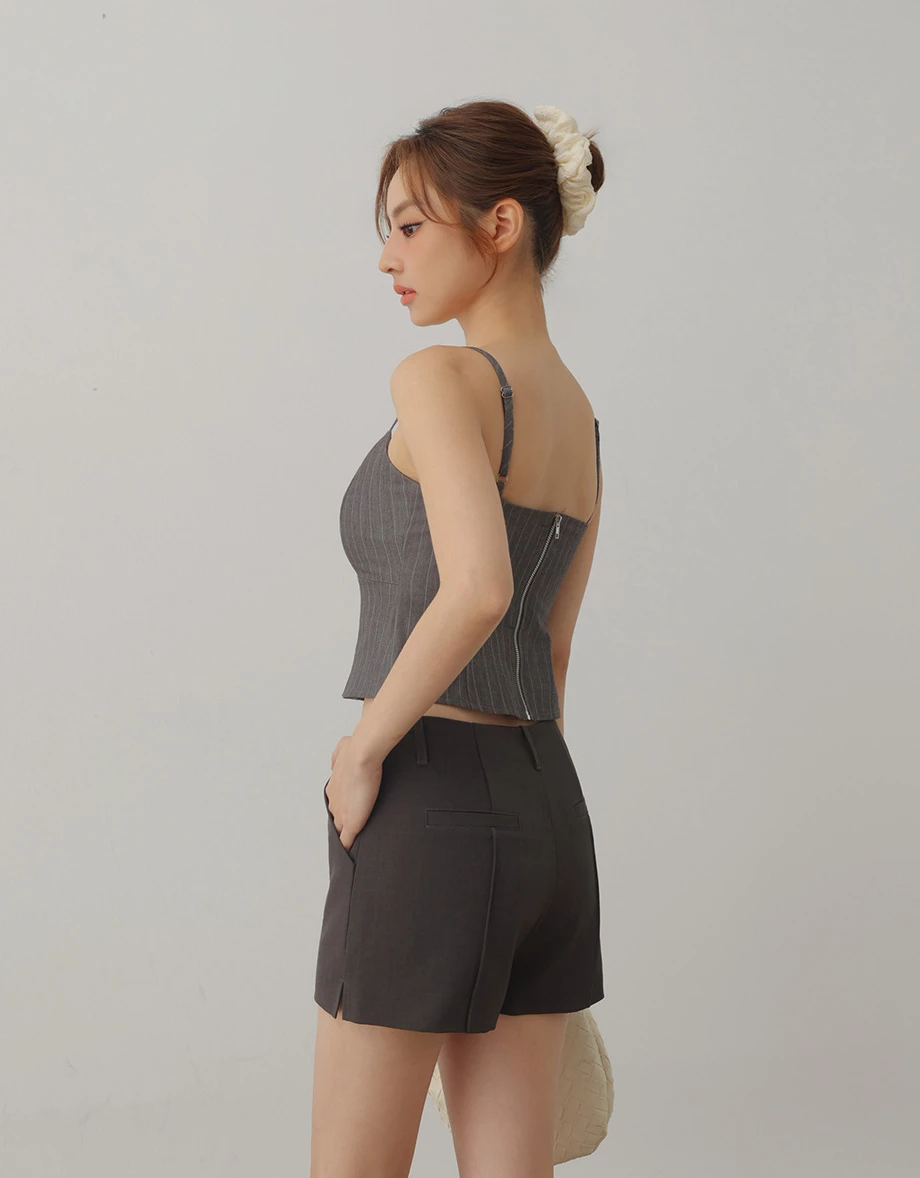 顯瘦V型低腰西裝短褲
