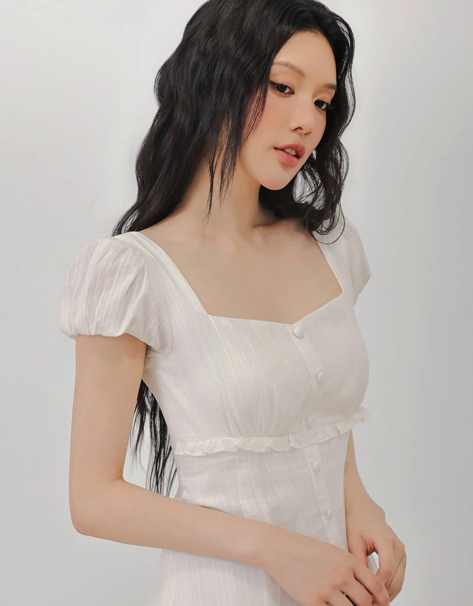 方V領排扣澎袖不規則蕾絲滾邊裙襬短洋裝 方V領排扣澎袖不規則蕾絲滾邊裙襬短洋裝