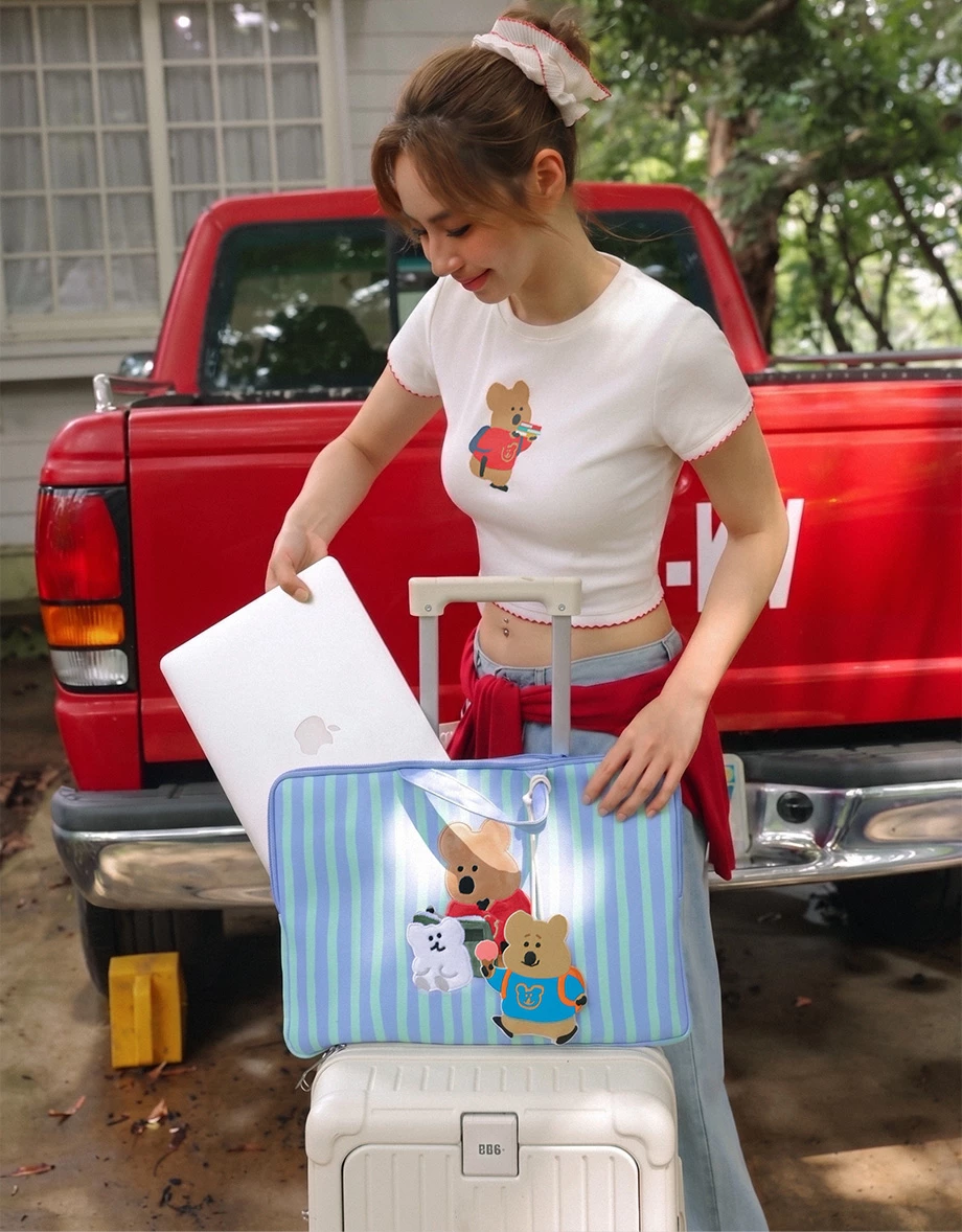 【DINOTAENG】Printed Laptop Sleeve With Embroidered Patch 【DINOTAENG】Printed Laptop Sleeve With Embroidered Patch