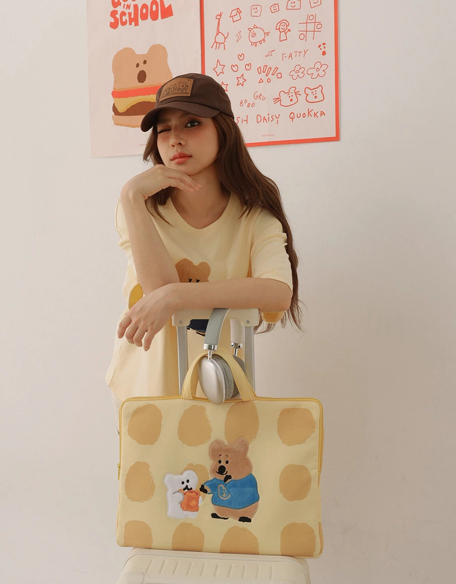 【DINOTAENG】Printed Laptop Sleeve With Embroidered Patch 【DINOTAENG】Printed Laptop Sleeve With Embroidered Patch