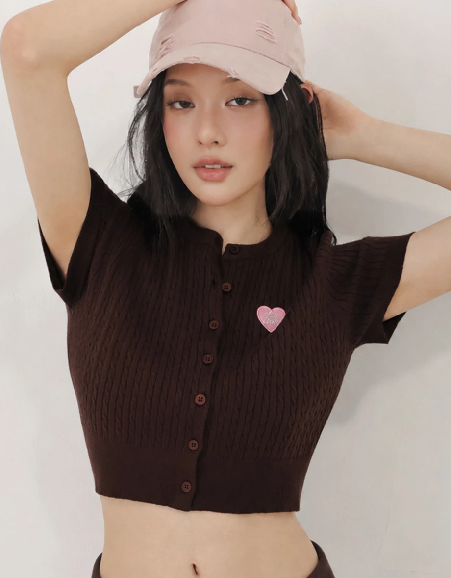 愛心刺繡圓領排扣短袖短版麻花針織開襟衫