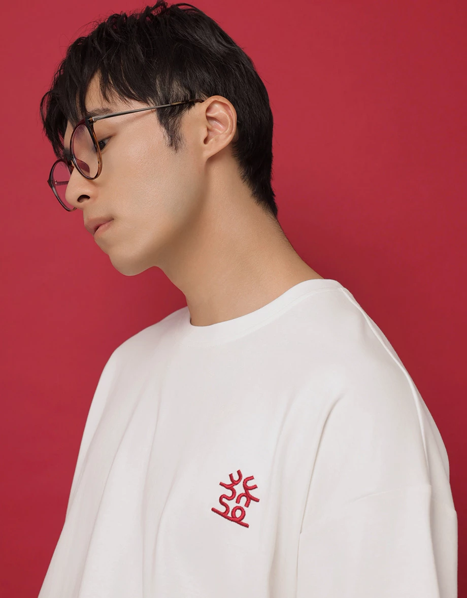 CNY CHEONGSAM QIPAO TOP Blesses Lucky Character Round Neck Short Sleeve Oversized T-Shirt (Men) CNY CHEONGSAM QIPAO TOP Blesses Lucky Character Round Neck Short Sleeve Oversized T-Shirt (Men)