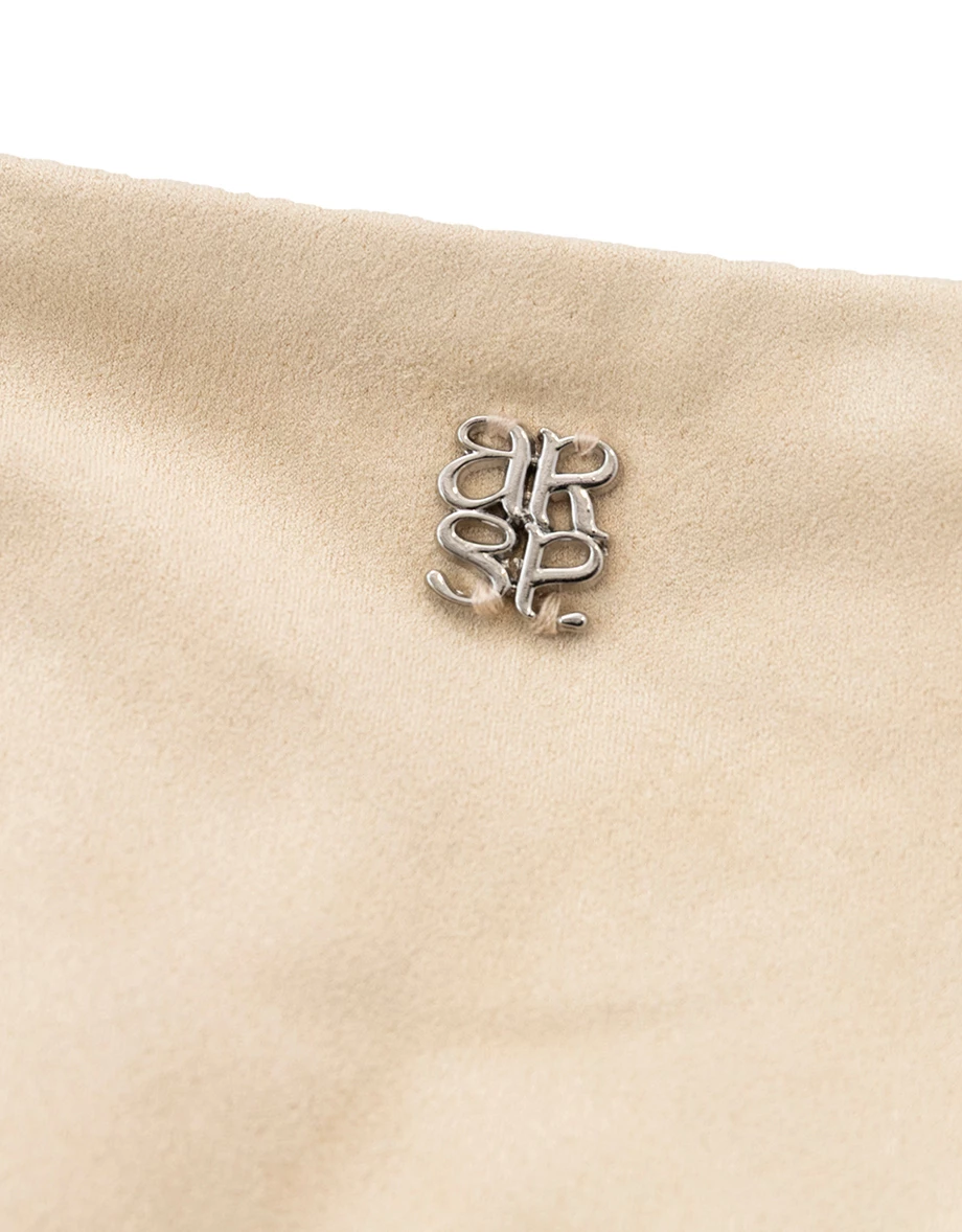 金屬LOGO麂皮風平口短版上衣(附胸墊&領巾) 金屬LOGO麂皮風平口短版上衣(附胸墊&領巾)