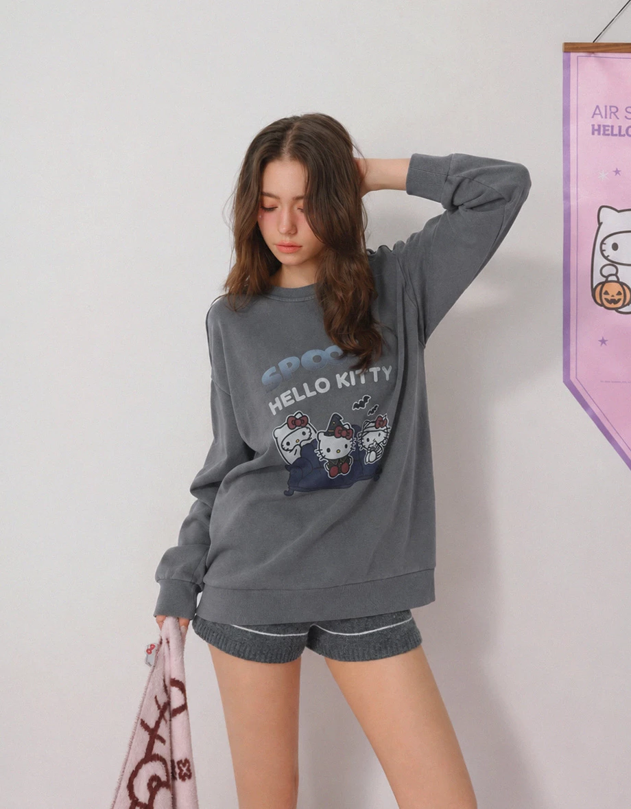 【Hello Kitty】印花圓領長袖寬版水洗大學TEE 【Hello Kitty】印花圓領長袖寬版水洗大學TEE
