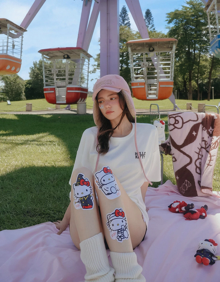 【Hello Kitty】美背印花圓領短袖寬版TEE 【Hello Kitty】美背印花圓領短袖寬版TEE