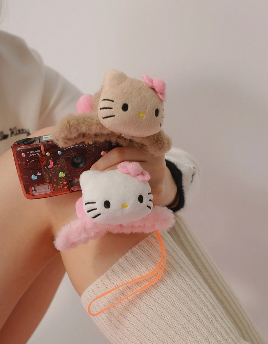 【Hello Kitty】立體大頭造型毛絨鯊魚夾 【Hello Kitty】立體大頭造型毛絨鯊魚夾