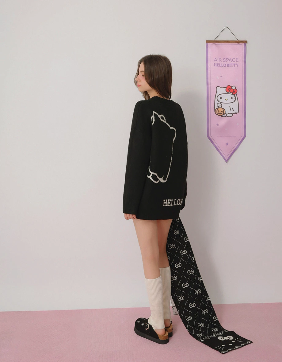【Hello Kitty】緹花圖案圓領長袖長版毛衣