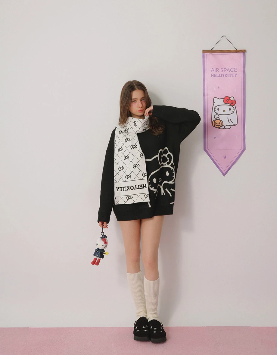 【Hello Kitty】緹花圖案圓領長袖長版毛衣