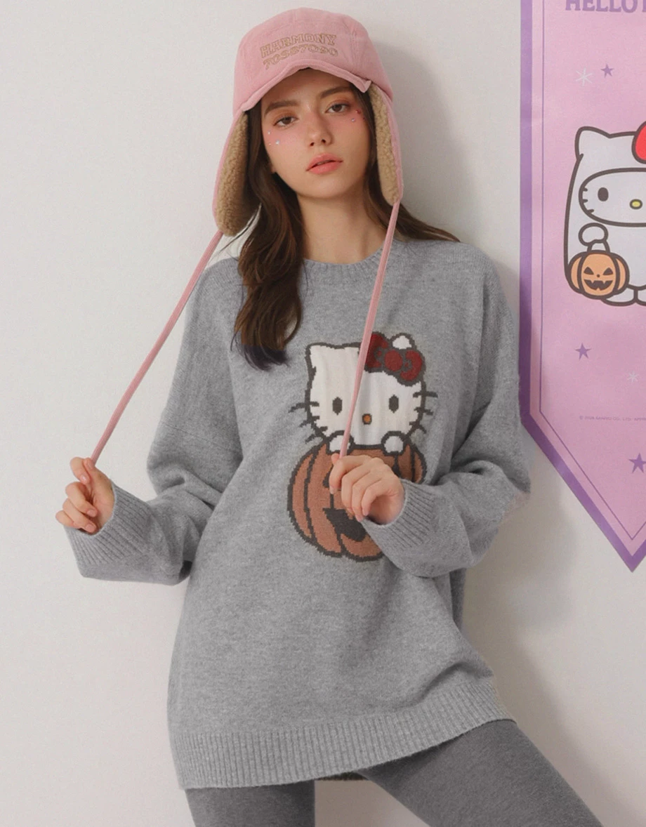 【Hello Kitty】彩色緹花圖案圓領長袖寬版毛衣