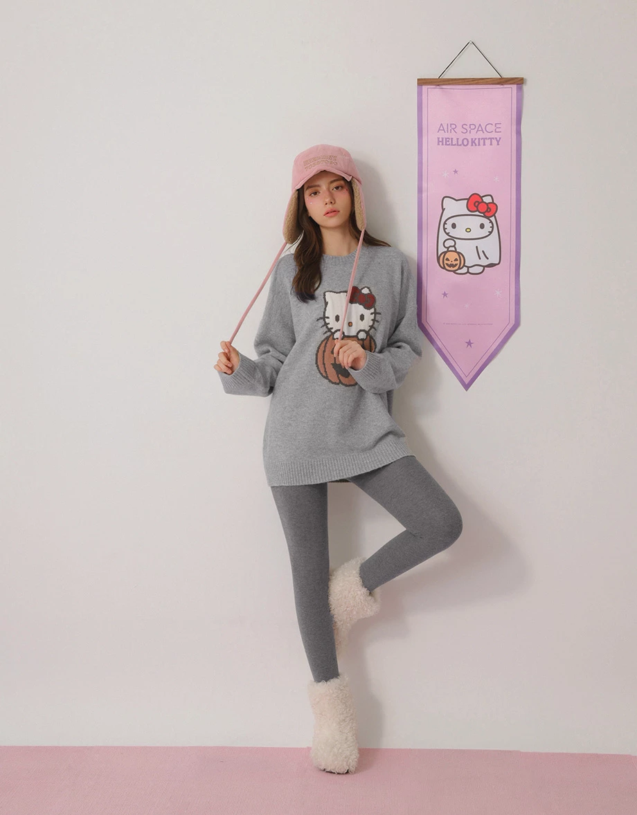 【Hello Kitty】彩色緹花圖案圓領長袖寬版毛衣