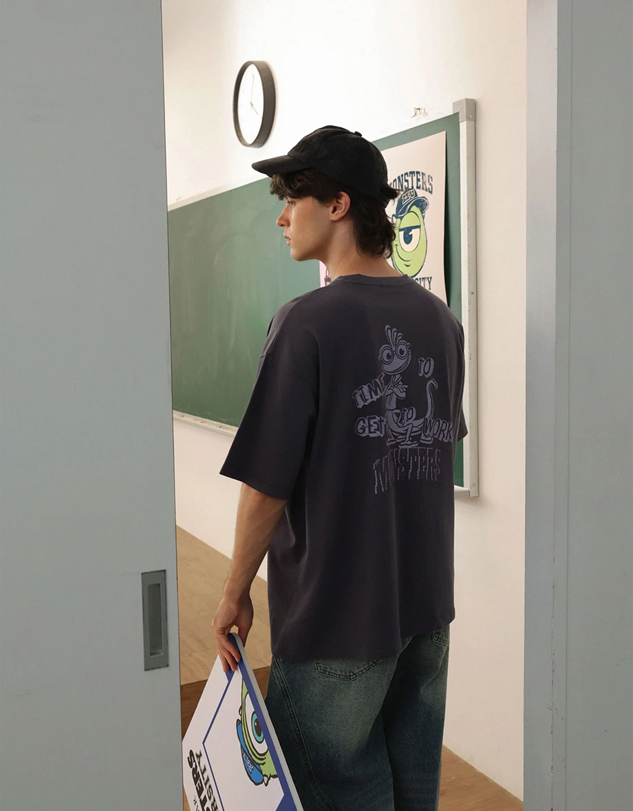 【迪士尼系列】怪獸大學 前後印花圓領短袖寬版TEE(男款) 【迪士尼系列】怪獸大學 前後印花圓領短袖寬版TEE(男款)