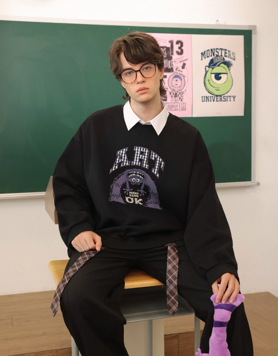 【迪士尼系列】怪獸大學 印花貼布繡圓領長袖寬版大學 TEE(男款)