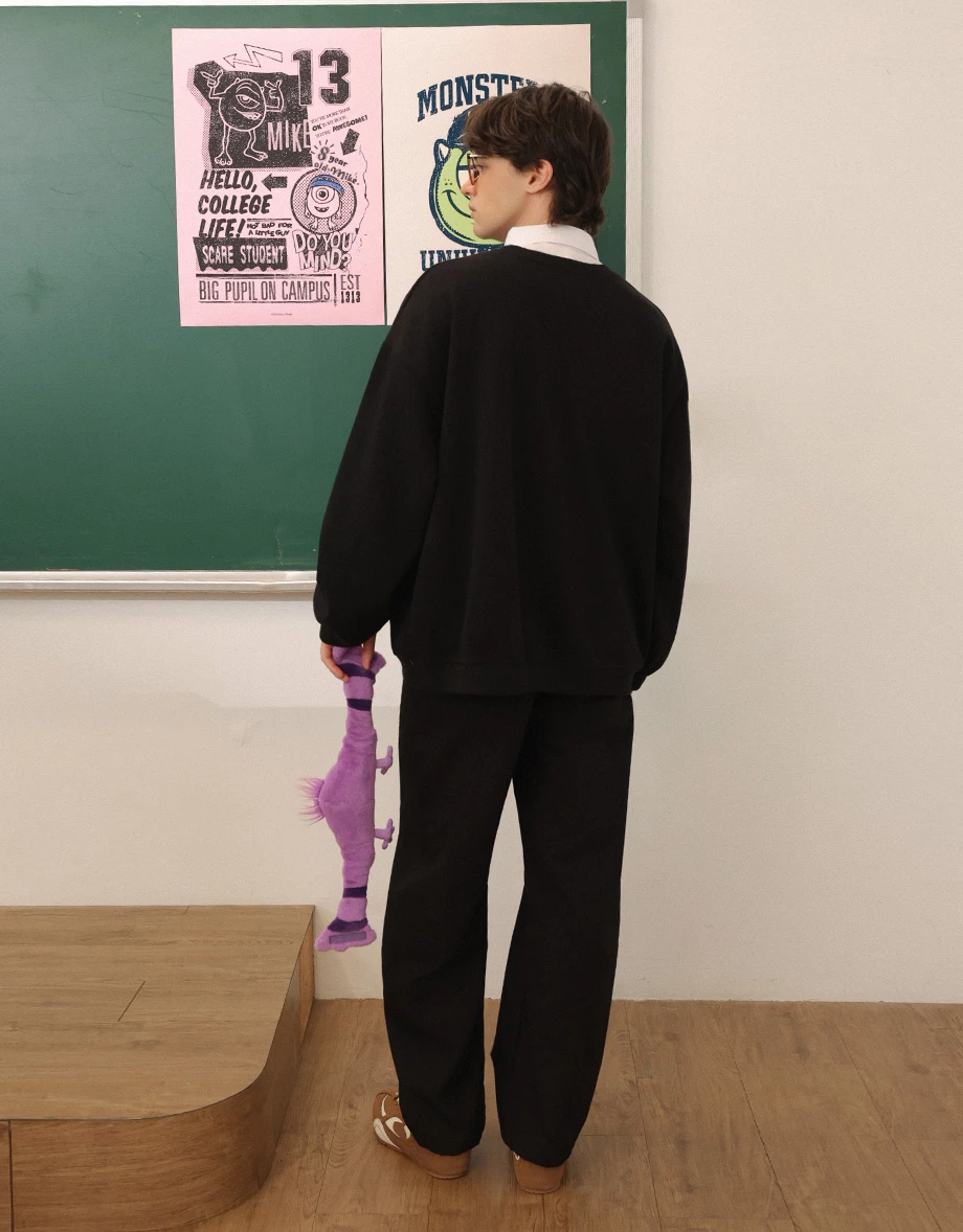 【迪士尼系列】怪獸大學 印花貼布繡圓領長袖寬版大學 TEE(男款) 【迪士尼系列】怪獸大學 印花貼布繡圓領長袖寬版大學 TEE(男款)
