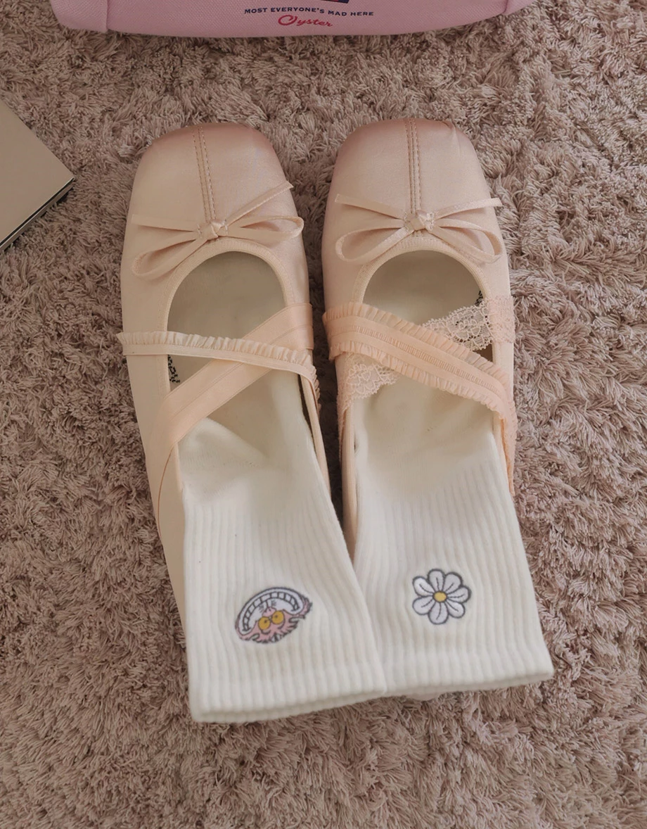 【迪士尼系列】愛麗絲 妙妙貓款花朵刺繡圖案中筒襪