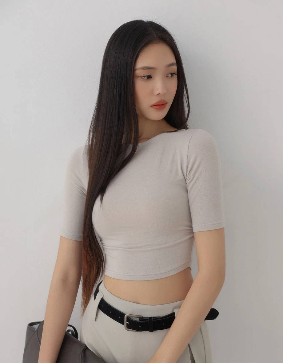 Round Neck Side Ruched Fitted Crop Top Round Neck Side Ruched Fitted Crop Top