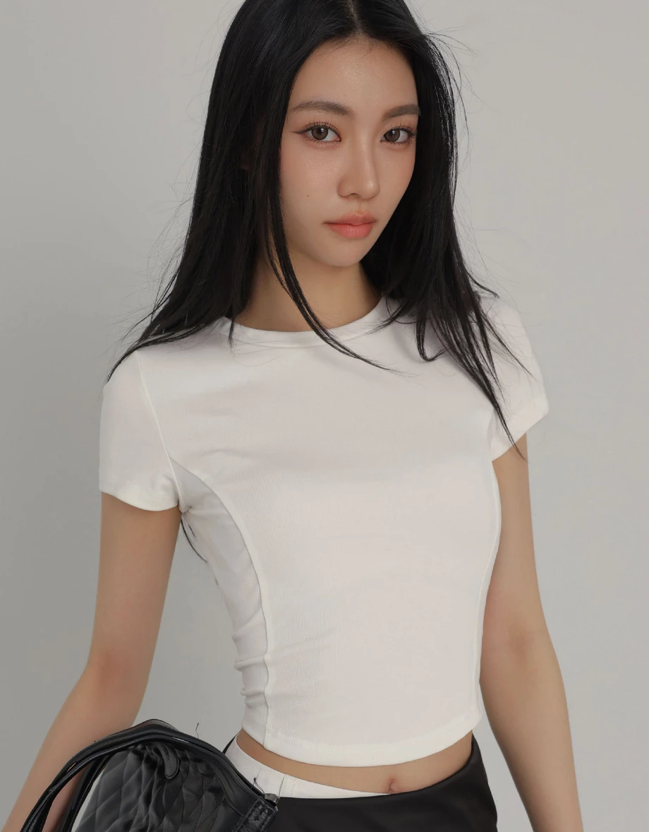【CLEANFIT】Basic Crew Neck Curved Hem Fitted Padded Bra Top 【CLEANFIT】Basic Crew Neck Curved Hem Fitted Padded Bra Top