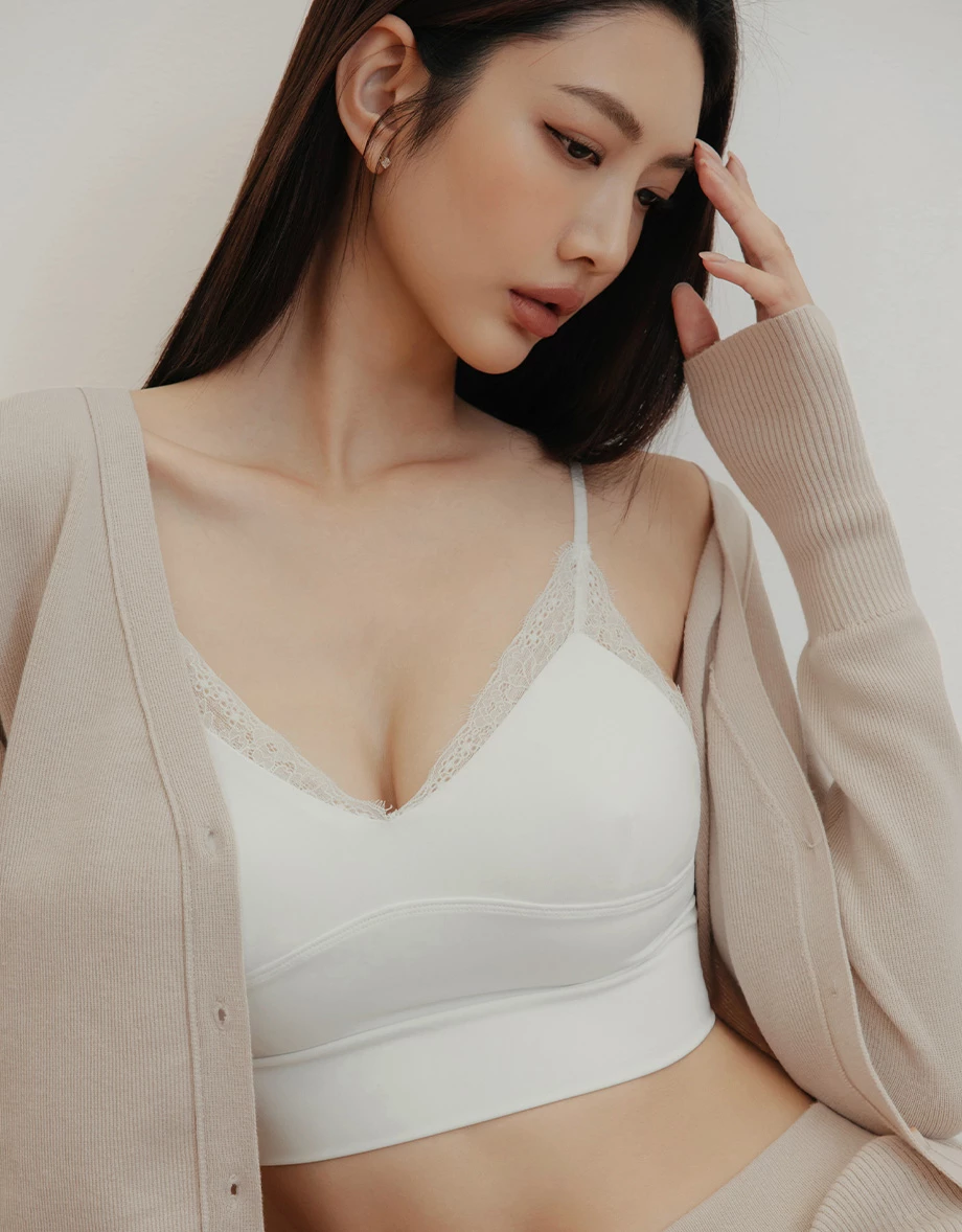 【IHUA Deisgn】Scalloped Lace Trim V Neck Adjustable Straps Padded Bra Top