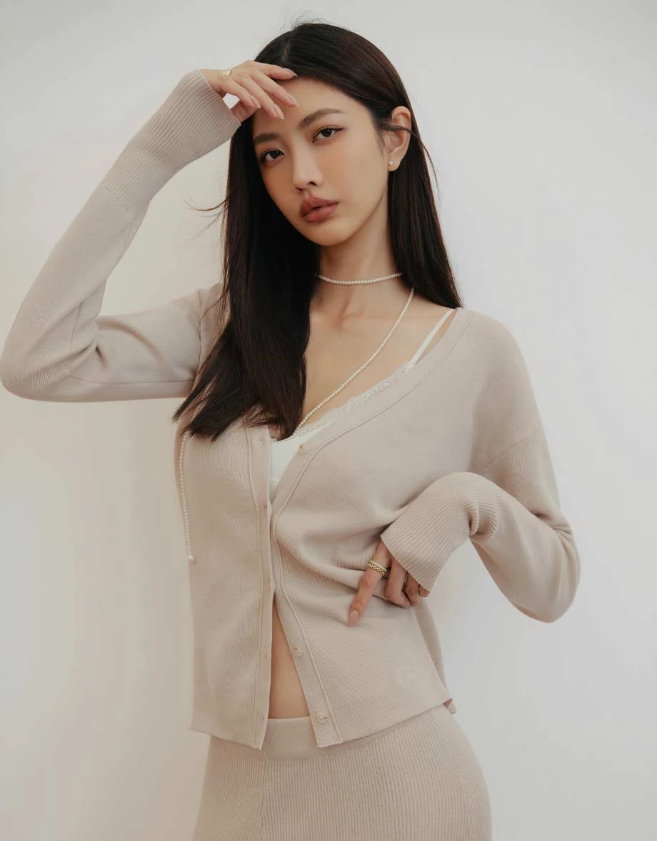 【IHUA Deisgn】Scalloped Lace Trim V Neck Adjustable Straps Padded Bra Top 【IHUA Deisgn】Scalloped Lace Trim V Neck Adjustable Straps Padded Bra Top