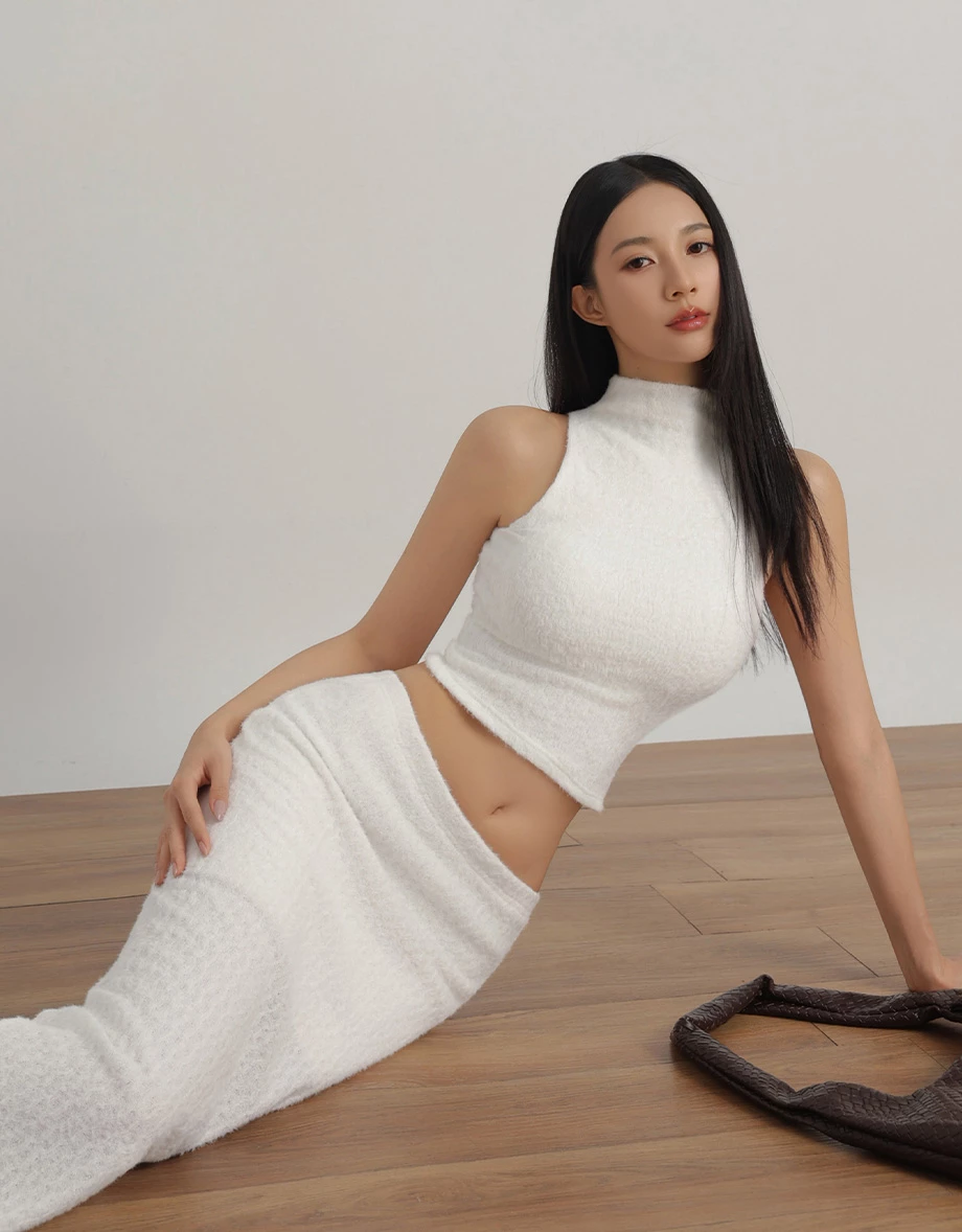 細絨波浪織紋立領削肩短版背心(附胸墊) 細絨波浪織紋立領削肩短版背心(附胸墊)