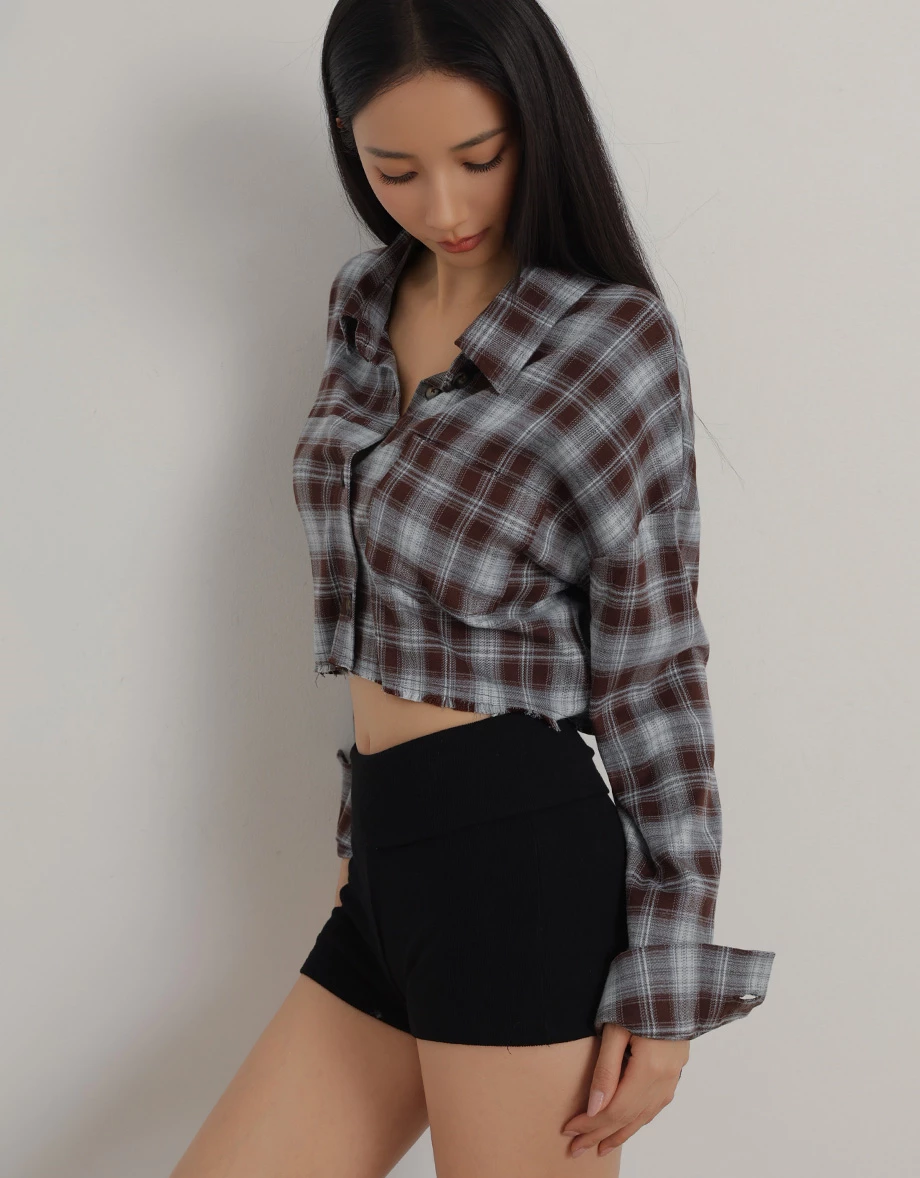 Vintage Plaid Raw Hem Button Up Shirt Blouse Vintage Plaid Raw Hem Button Up Shirt Blouse