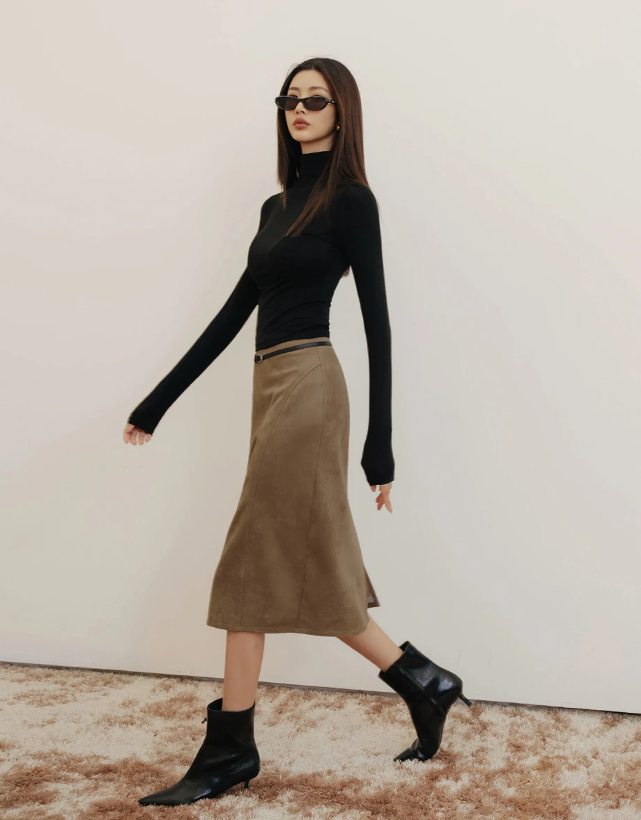 【IHUA Deisgn】High Waist Back Slit Midi Skirt (Faux Leather / Faux Suede) 【IHUA Deisgn】High Waist Back Slit Midi Skirt (Faux Leather / Faux Suede)