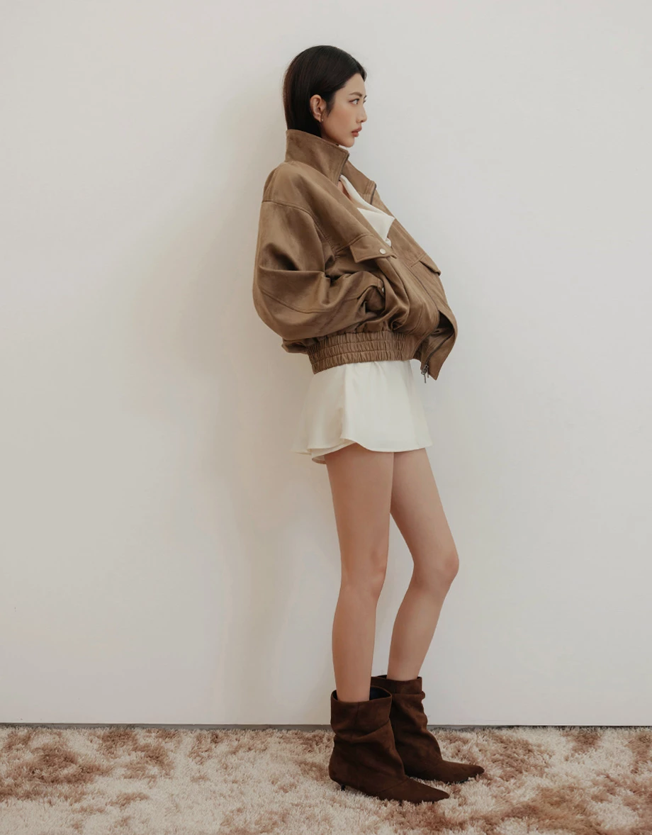 【IHUA Deisgn】Stand Collar Double Pocket Elastic Hem Zip Up Jacket (Twill / Faux Suede) 【IHUA Deisgn】Stand Collar Double Pocket Elastic Hem Zip Up Jacket (Twill / Faux Suede)